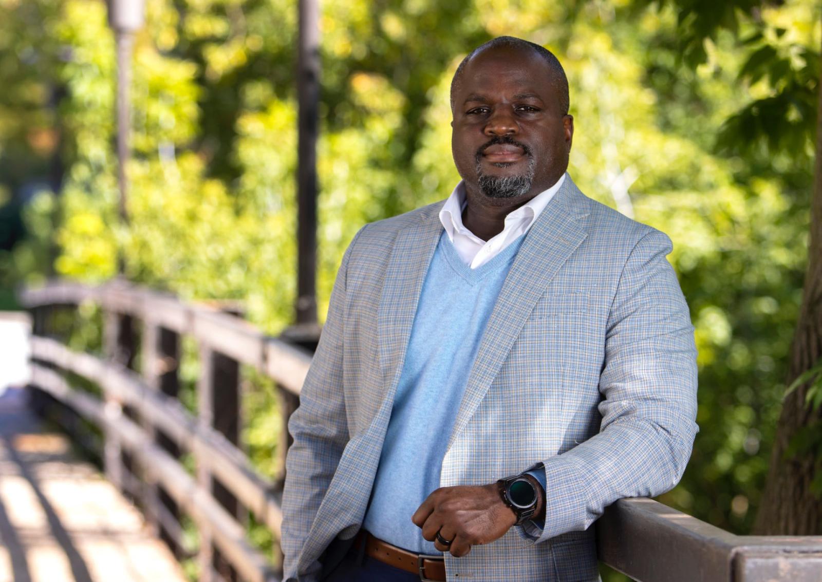 Photo of Dr. Eric Mayes