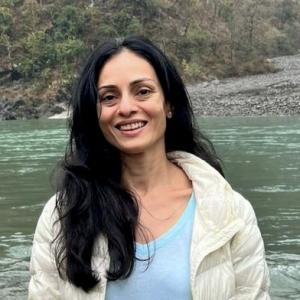 Head shot of Madhura Samarth